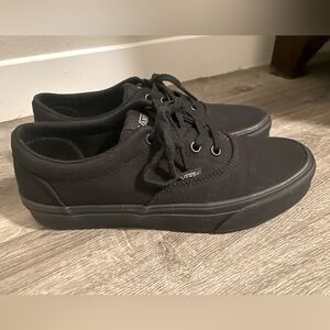 EUC Vans Skate Sneakers… Black Canvas, Women’s Sz. 9, super nice, like new!